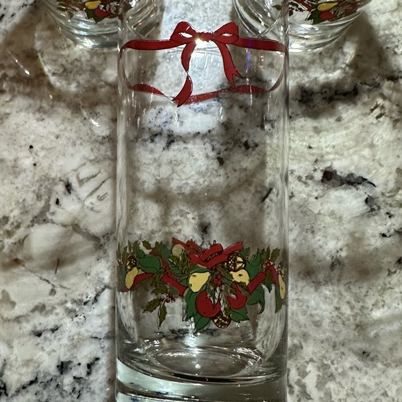 Four (4) Vintage Christmas Drinking Glasses. Very Heavy/Thick Glass. - Picture 4 of 5